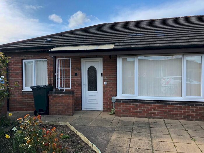 2 Bedroom Semi-Detached Bungalow To Rent In Priory Drive, Hull, HU5