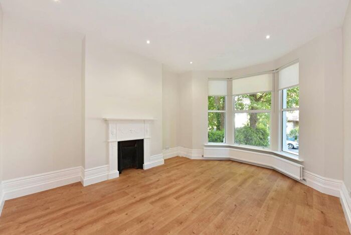2 Bedroom Flat To Rent In Grange Park, London, W5