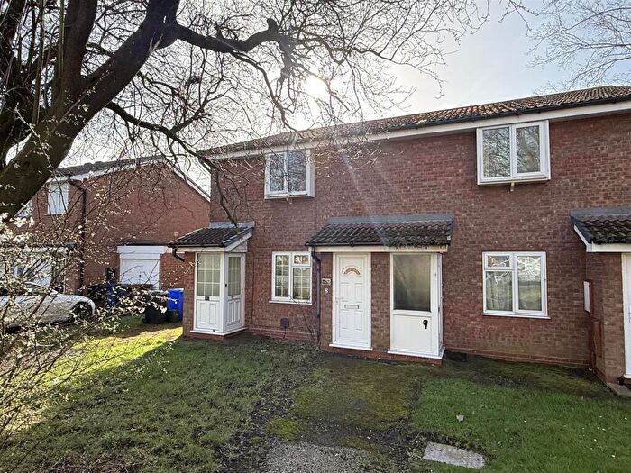 1 Bedroom Apartment For Sale In Caernarvon Close, Stretton, Burton-On-Trent, DE13