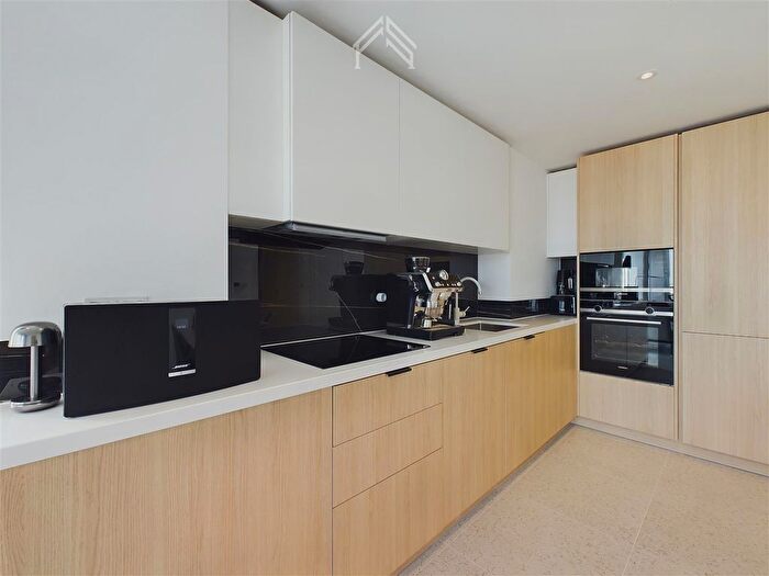 2 Bedroom Flat To Rent In Bouchon Point, London, E1