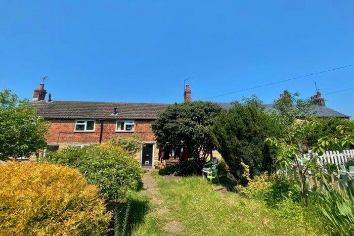 3 Bedroom Cottage To Rent In High Street, Bedford, MK43