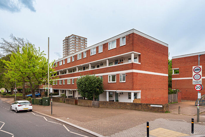 3 Bedroom Apartment For Sale In Westbridge Road, London, SW11