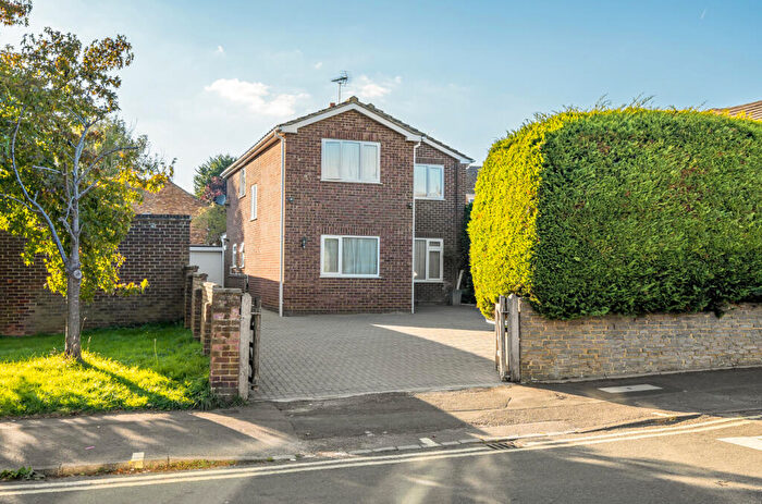 4 Bedroom Detached House For Sale In York Way, Sandhurst, Berkshire, GU47
