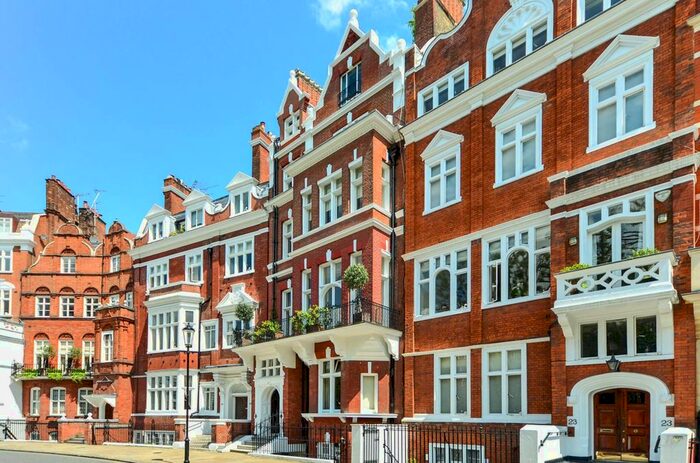2 Bedroom Flat To Rent In Lennox Gardens, Knightsbridge, London, SW1X