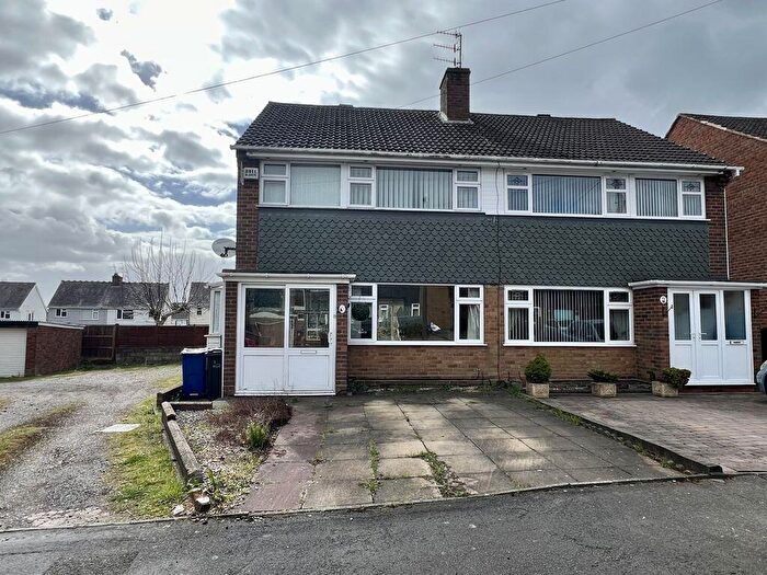 3 Bedroom Semi Detached House For Sale In Whitney Avenue, Stourbridge, DY8