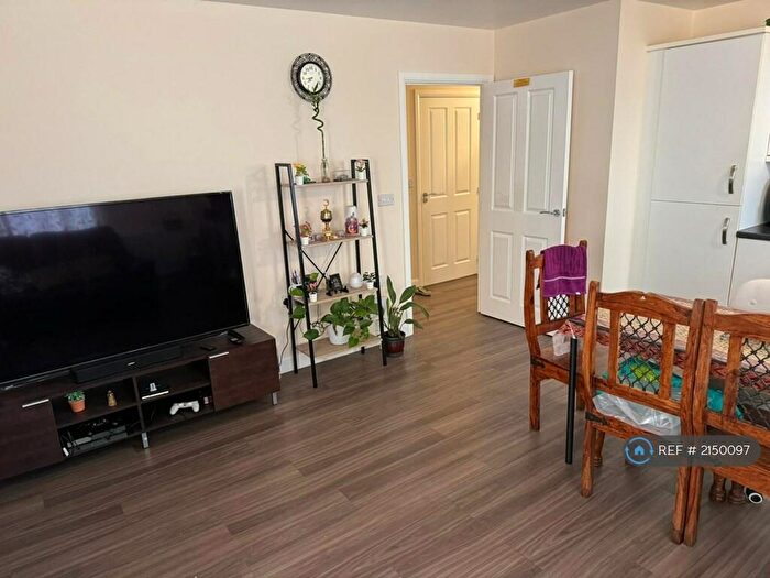 2 Bedroom Flat To Rent In Englefield House, Reading, RG30