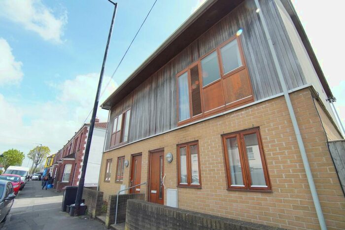 5 Bedroom House To Rent In Southmead Road, Westbury -on-Trym, BS10