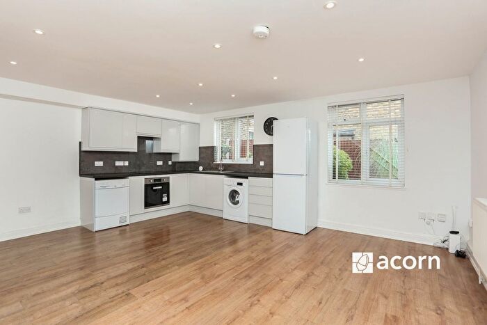 2 Bedroom Flat To Rent In St. Georges Parade, Perry Hill, London, SE6