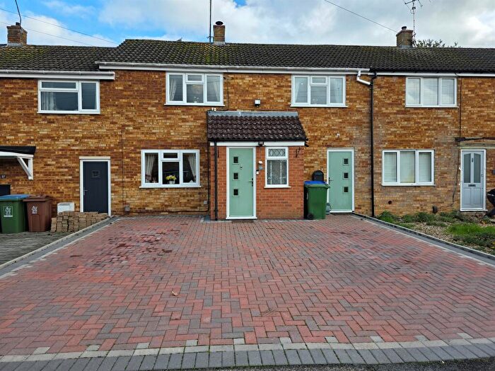 3 Bedroom Terraced House For Sale In Priory Crescent, Aylesbury, HP19