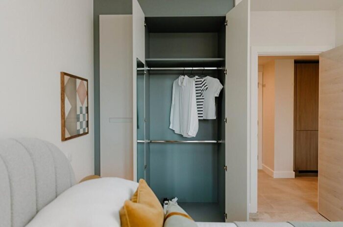 3 Bedroom Flat To Rent In Embassy Boulevard, London, SW11