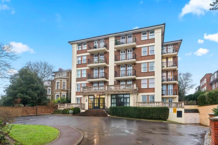 2 Bedroom Apartment For Sale In Portsmouth Road, Surbiton, KT6