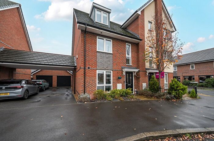 3 Bedroom Semi Detached House For Sale In Fullbrook Avenue, Spencers Wood, Reading, Berkshire, RG7