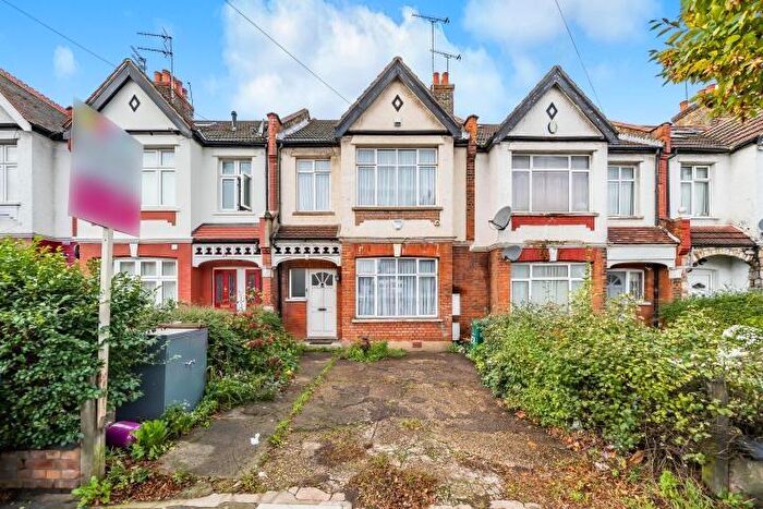 3 Bedroom Semi-Detached House For Sale In Colney Hatch Lane, London, N10