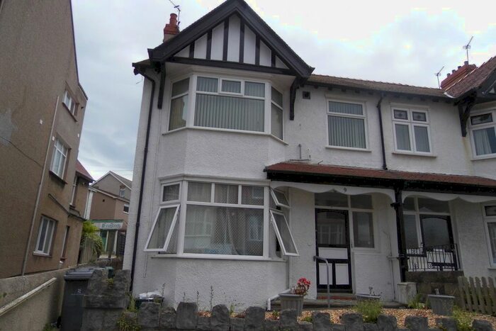 2 Bedroom Flat To Rent In Colwyn Avenue, Rhos On Sea, LL28