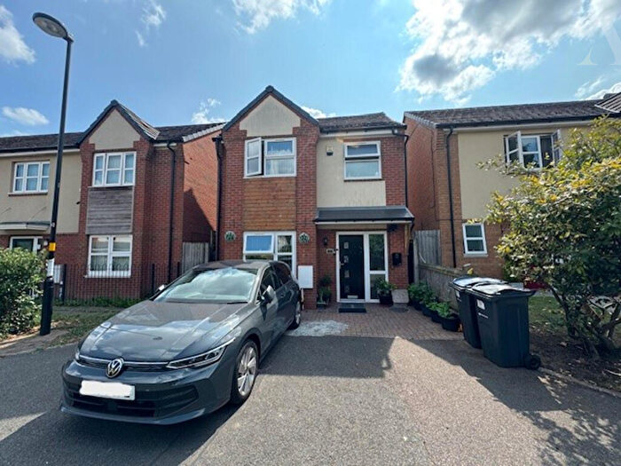 3 Bedroom Detached House For Sale In Ward Close, Birmingham, West Midlands, B8
