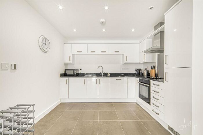 3 Bedroom Apartment For Sale In Bayview, Overland Road, Mumbles, Swansea, City And County Of Swansea., SA3