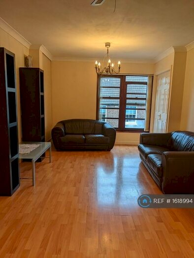 2 Bedroom Flat To Rent In Wellowgate Mews, Grimsby, DN32