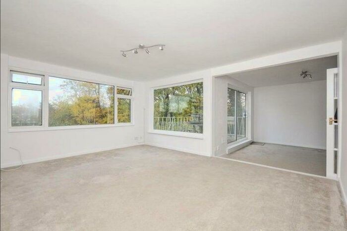 3 Bedroom Flat To Rent In Bramley Hill, South Croydon, CR2