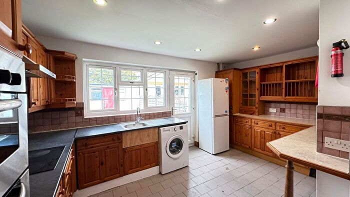 3 Bedroom Semi-Detached House To Rent In Edmunds Road, Enfield, N9