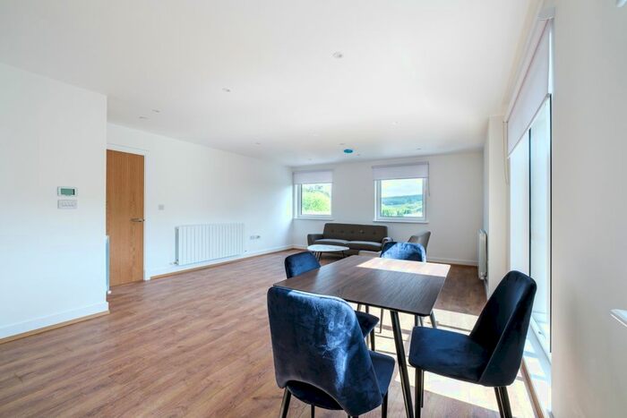 2 Bedroom Flat To Rent In Well Farm Road, Whyteleafe, CR3