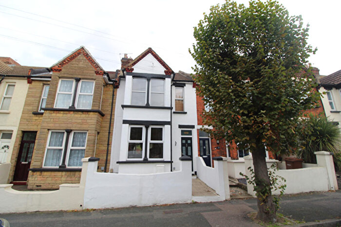 4 Bedroom Terraced House For Sale In Rock Avenue, Gillingham, Kent, ME7