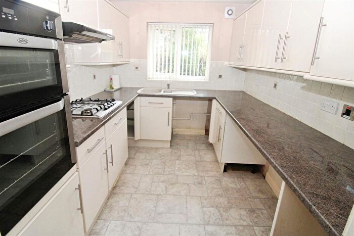 2 Bedroom Semi Detached Bungalow For Sale In Marfleet Lane, Hull, HU9