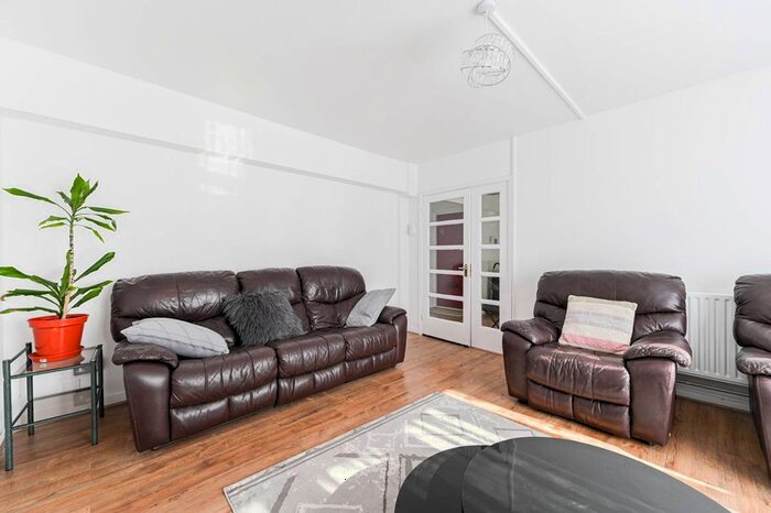 2 Bedroom Flat To Rent In Brixton Road, Brixton, London, SW9