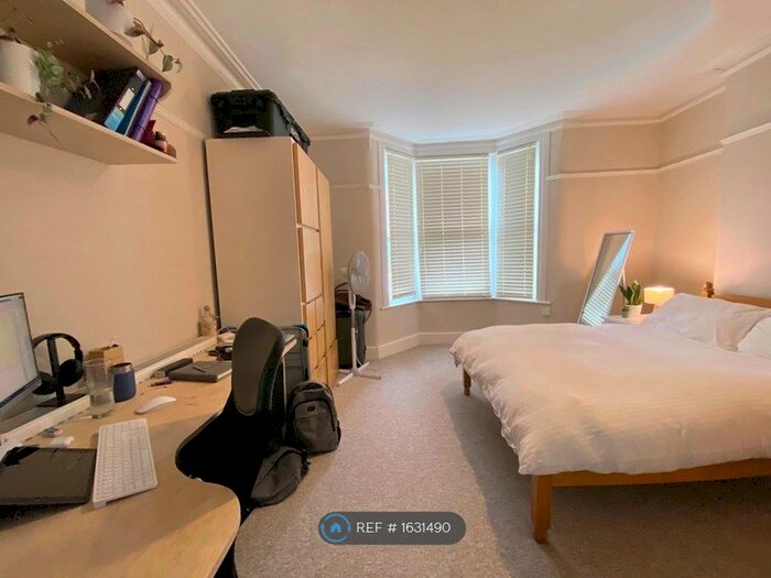 4 Bedroom End Of Terrace House To Rent In Student House - Springfield Avenue, Bristol, BS7