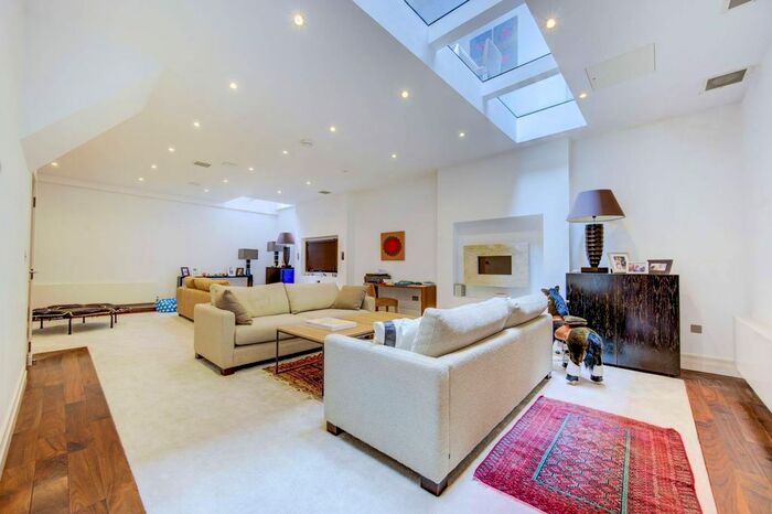 3 Bedroom Property To Rent In Petersham Mews, South Kensington, London, SW7