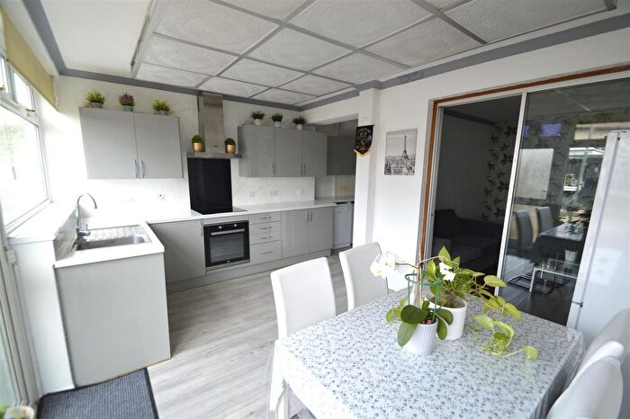 3 Bedroom Terraced House For Sale In Heathway, Dagenham, RM9