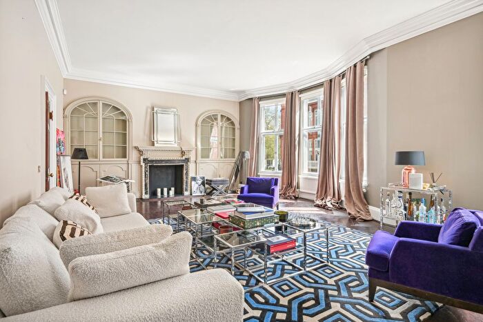 3 Bedroom Flat To Rent In Mount Street, Mayfair, W1K