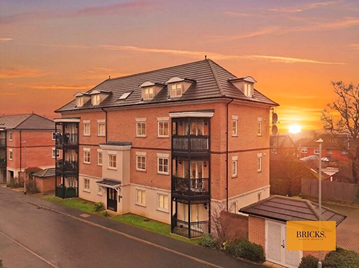 2 Bedroom Flat For Sale In Buckingham Road, Epping, CM16