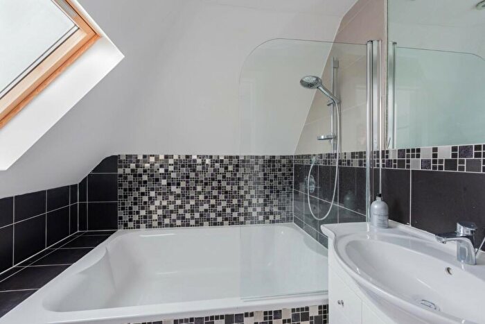 5 Bedroom Detached House For Sale In Buckland Avenue, Langley, SL3