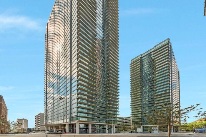 Apartment To Rent In Landmark East Tower, Marsh Wall London, E14