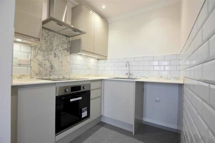 Studio To Rent In Carlton Parade, Orpington, BR6