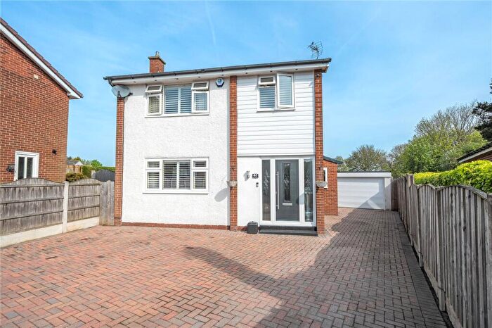 3 Bedroom Detached House For Sale In The Roundway, Morley, Leeds, LS27