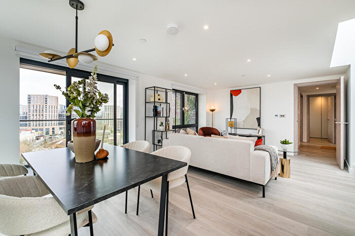 2 Bedroom Flat For Sale In Plough Road, London, SW11
