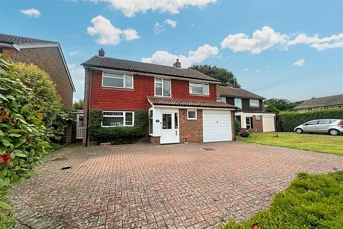 3 Bedroom Detached House To Rent In Collingwood Road, Horsham, RH12