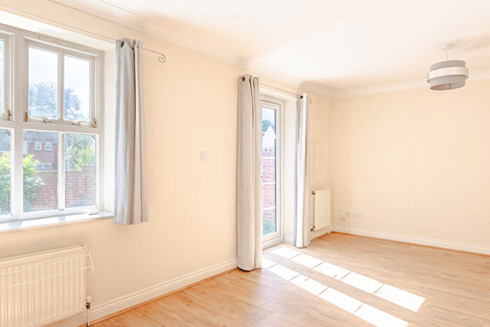 2 Bedroom Link Detached House For Sale In Redhouse Lane, Chapel Allerto, LS7