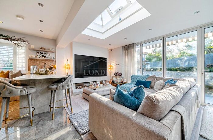 4 Bedroom Detached Bungalow For Sale In A, Kimble Crescent, Bushey, WD23