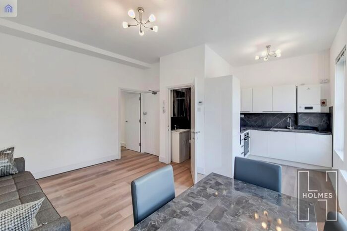 2 Bedroom Flat To Rent In London Road, London, SW16