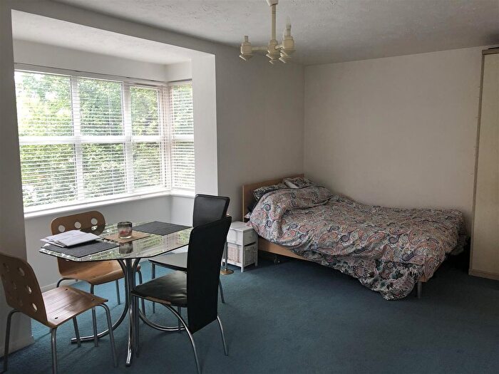 Studio To Rent In Neeld Crescent, Hendon, NW4