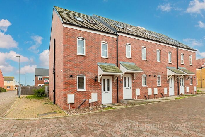 3 Bedroom End Of Terrace House For Sale In Marler Close, Bradwell, Great Yarmouth, NR31