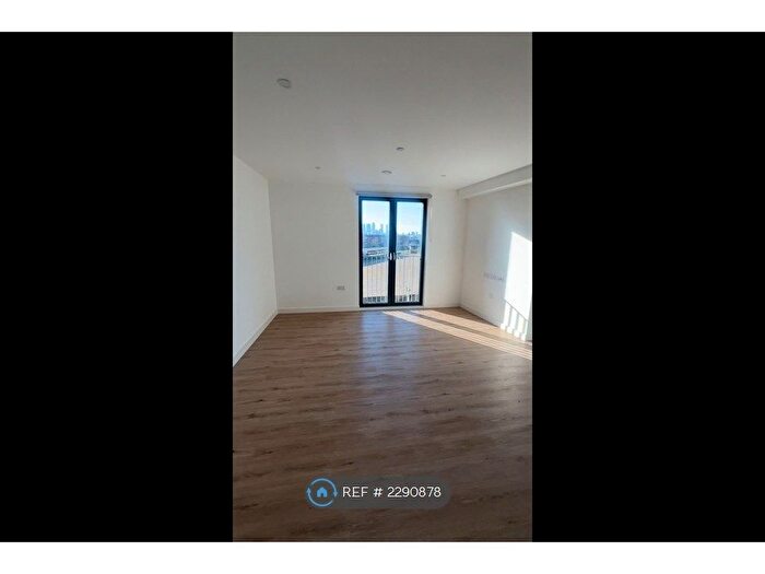 1 Bedroom Flat To Rent In Plaistow Road, London, E13