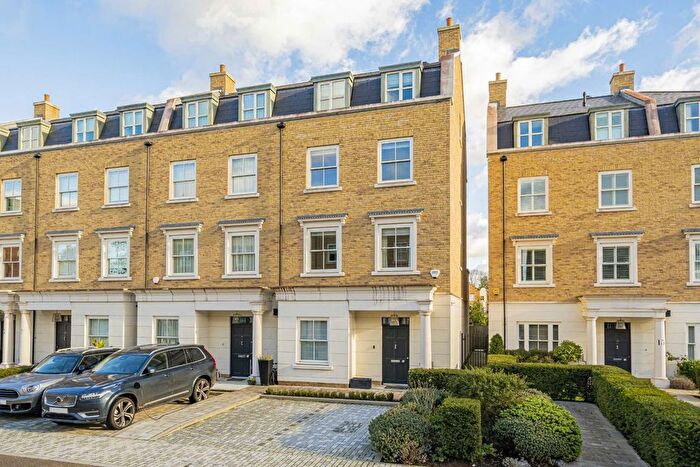 5 Bedroom Semi Detached House For Sale In Egerton Drive, Old Isleworth, TW7