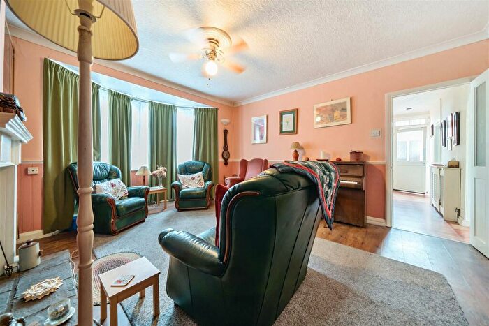 2 Bedroom Bungalow For Sale In Seddon Road, Morden, SM4