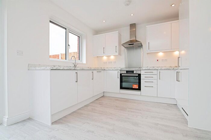 3 Bedroom Semi-Detached House For Sale In Abbey Road, Smethwick, B67
