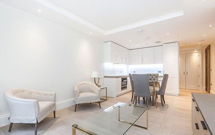 1 Bedroom Flat To Rent In Savoy House, Strand, Temple, London, WC2R