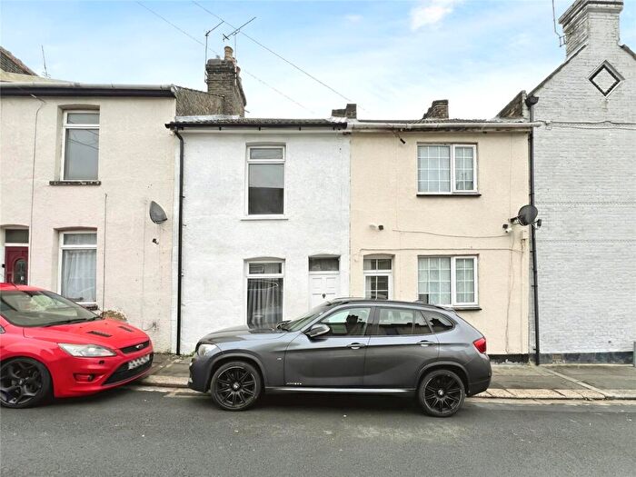 3 Bedroom Terraced House To Rent In Wykeham Street, Rochester, Kent, ME2