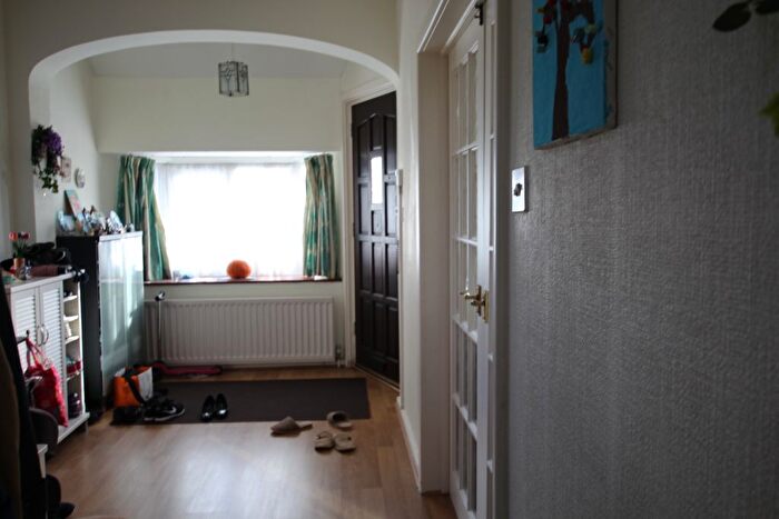 1 Bedroom Semi Detached House To Rent In Cissbury Ring North, London, N12